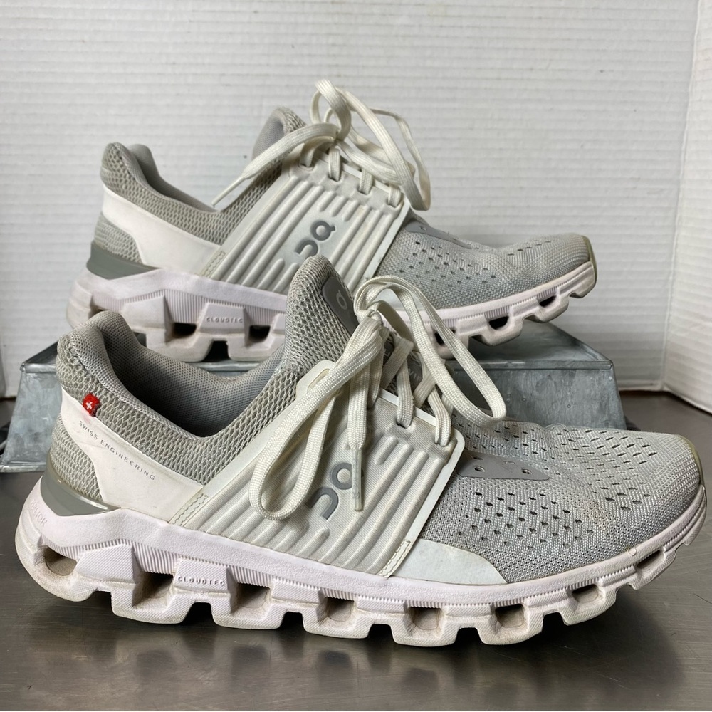 Women’s On Cloud - White and Grey - size 9